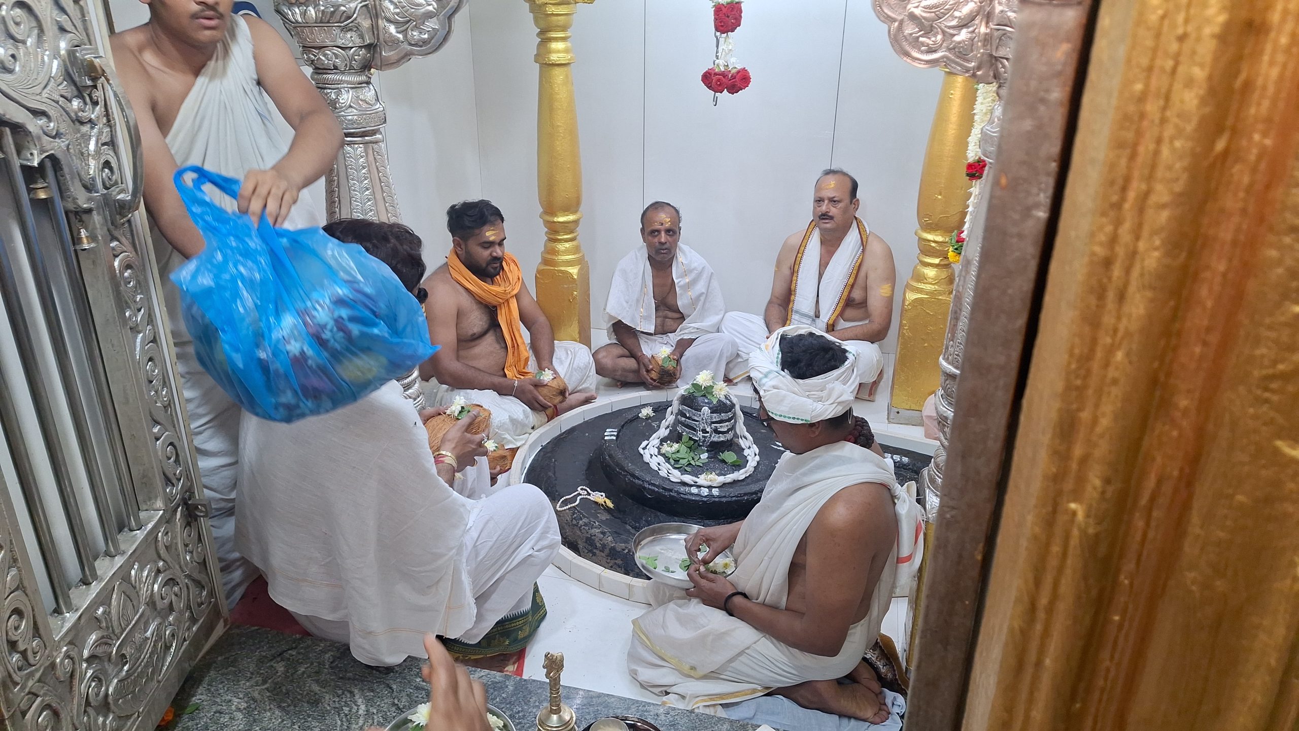 *श्री कपिलेश्वर मंदिरात विविध धार्मिक कार्यक्रमांचे आयोजन*