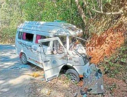 गोव्याच्या दिशेने जाणाऱ्या टेम्पो ट्रॅव्हलर अपघातात 1जण ठार तर 12 जण  जखमी 