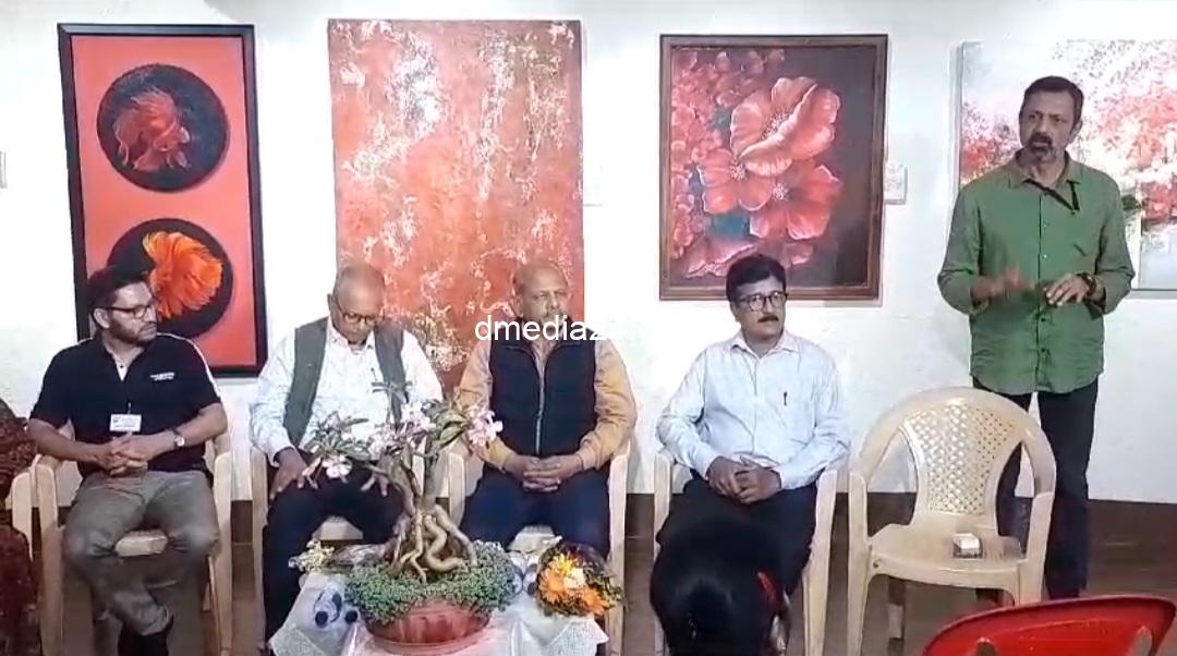 *व्हाय नॉट रेड या पाच दिवसांच्या कलाप्रदर्शनाचे उद्घाटन*