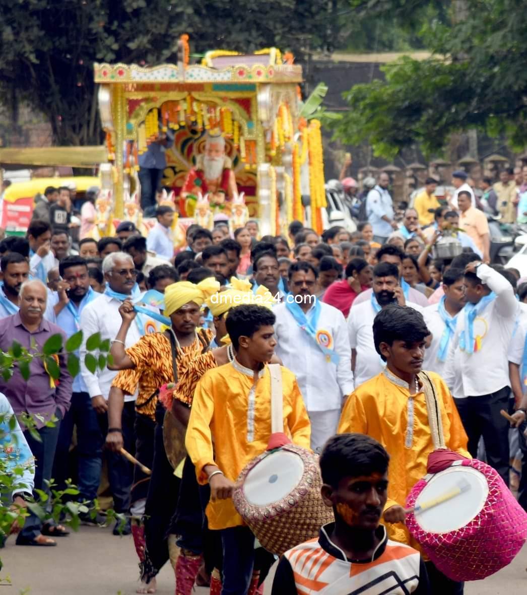 *महर्षी वाल्मिकी जयंती निमित्त बेळगावात शोभायात्रा*