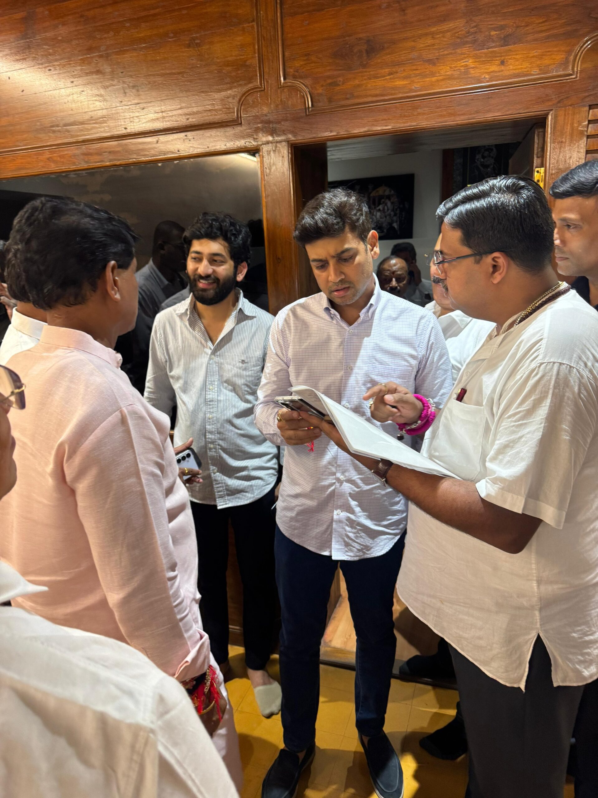 **सीमाभागातील कन्नडसक्तीप्रश्नी खासदार श्रीकांत शिंदे सक्रिय, धैर्यशील माने यांच्याशी तातडीची चर्चा**