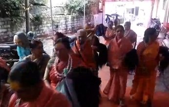 *चव्हाट गल्लीत श्रावण सोमवारी पारंपरिक देवपूजांचा उत्सव*