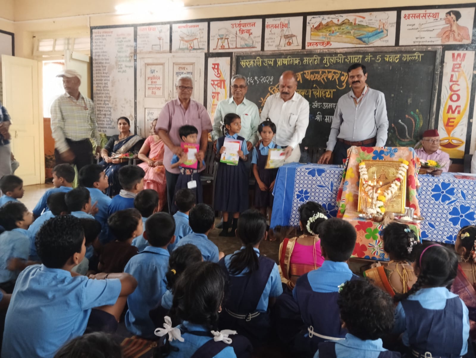 *मराठी शाळा नं. 5 चव्हाट गल्ली येथे माजी विद्यार्थी संघ आयोजित कै.ॲड. किसनराव यळळूरकर गुणवत्ता पुरस्काराचे वितरण* *मराठी शाळा नं. 5 चव्हाट गल्ली येथे माजी विद्यार्थी संघ आयोजित कै.ॲड. किसनराव यळळूरकर गुणवत्ता पुरस्काराचे वितरण*